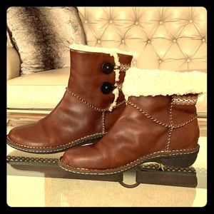 COPY - UGG boots size 8. Ladies brown leather